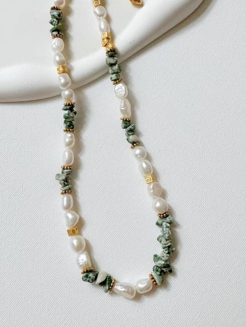 Basic Pearl Necklace DIY