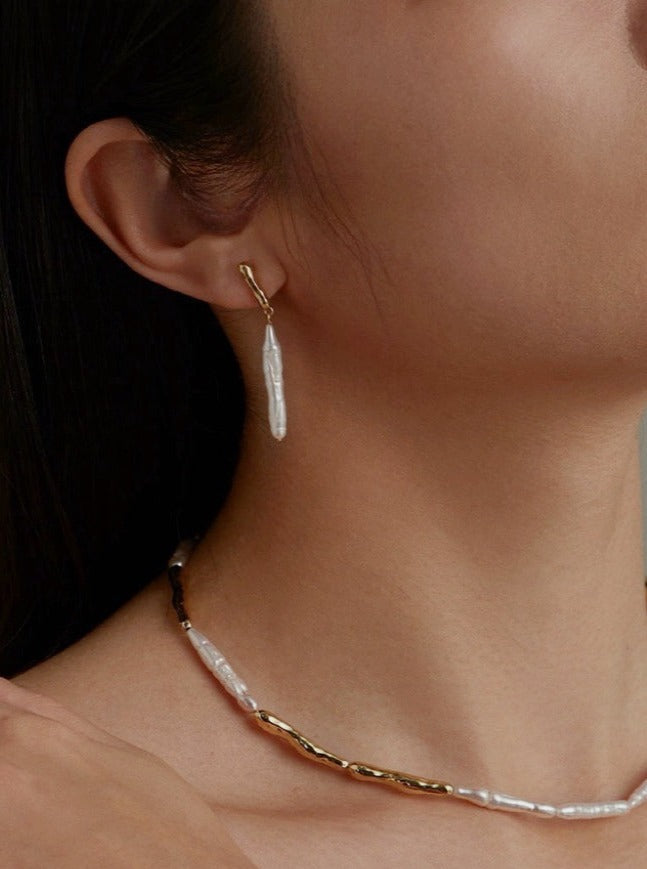 Asymmetrical Opulence: Toothpick-Shaped Pearls with Irregular Gold Plating Necklace