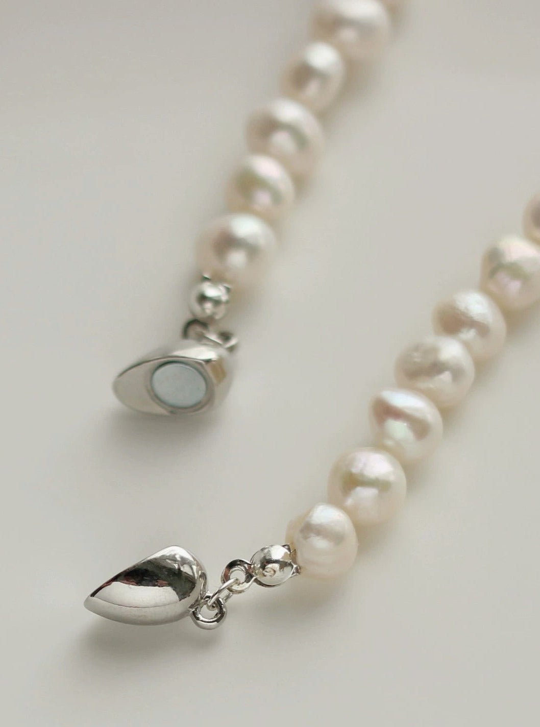 Heart-shaped Magnet Freshwater Pearl Choker Necklace