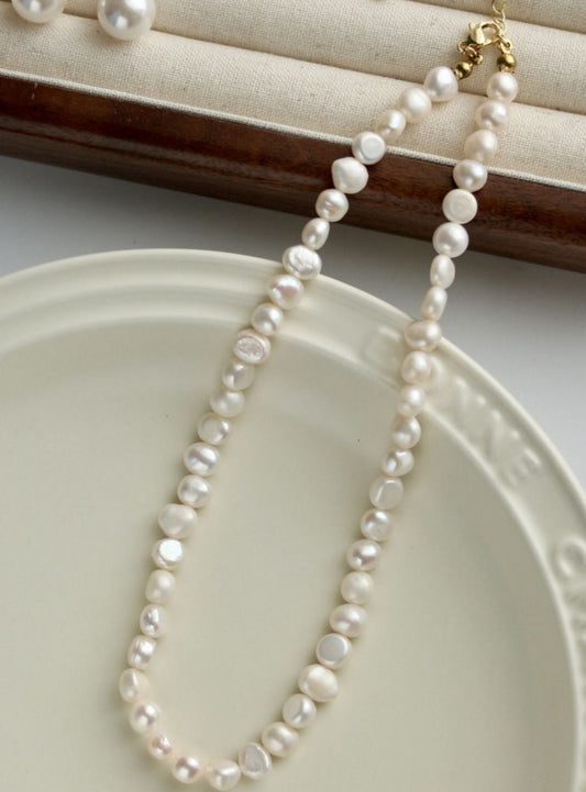 Graceful Curves: Baroque Natural Bun-Shaped Pearl Beads Choker Necklace