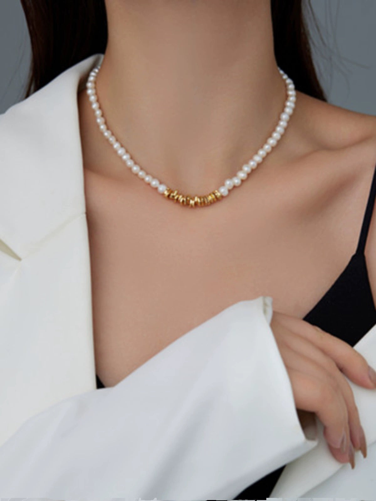 Dainty Radiance: Natural Freshwater Pearl Necklace with Small Gold-Plated Accents